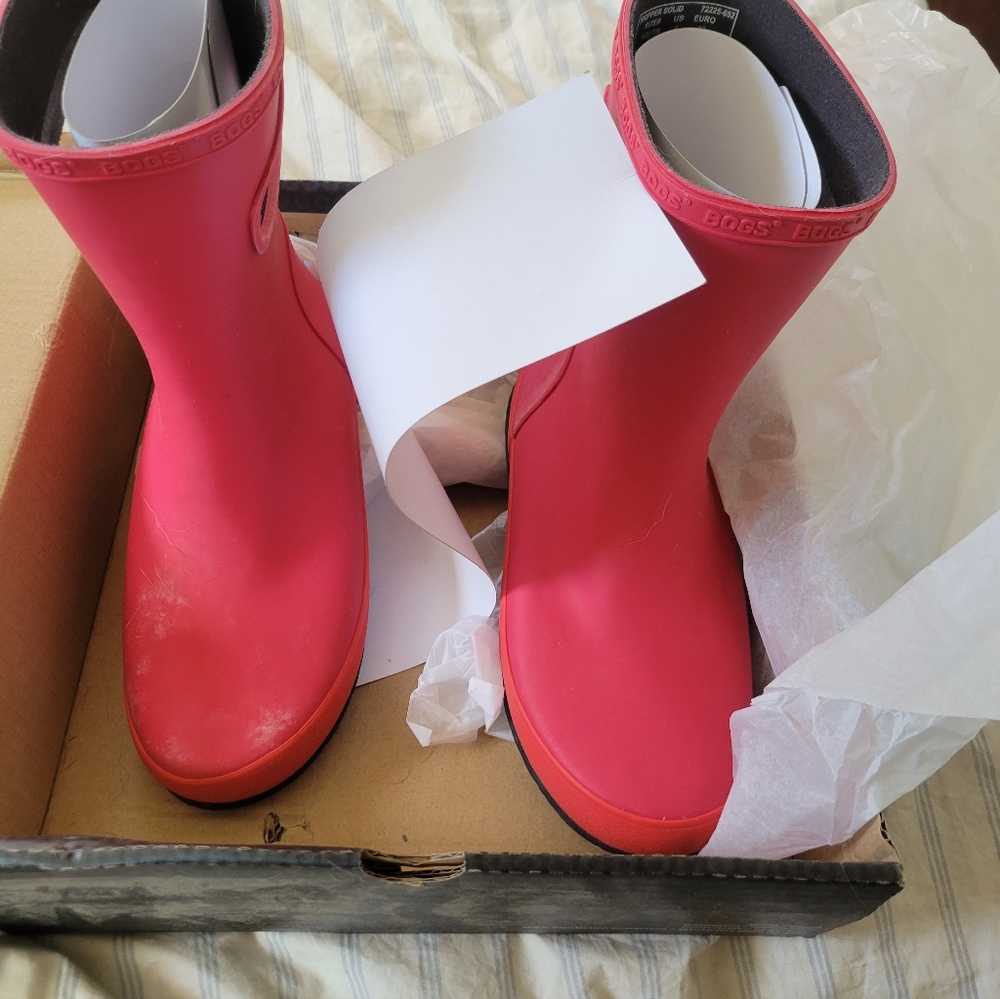 Kids Bogs. Brand new. Berry. Size 6 kids.